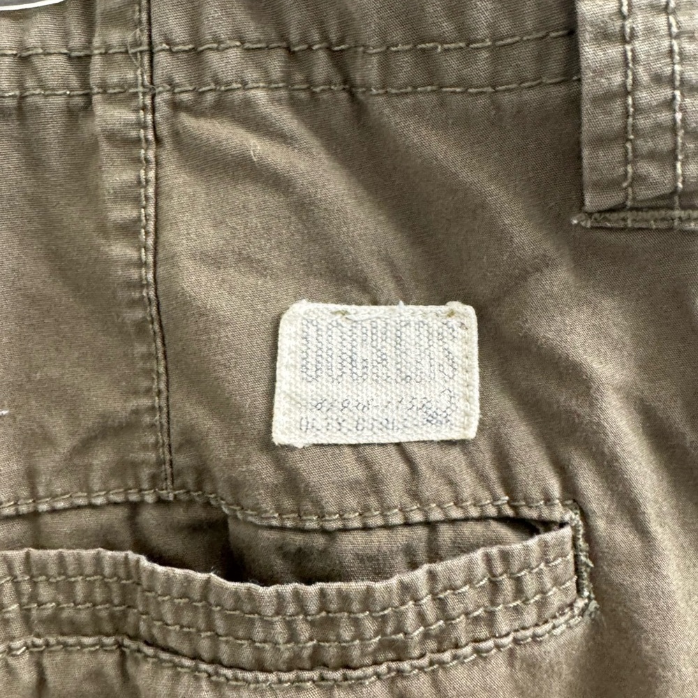 Dockers Men's relaxed fit Cargo Shorts in Brown - Picture 7 of 11